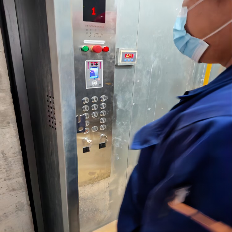 井道用曳引式施工升降機